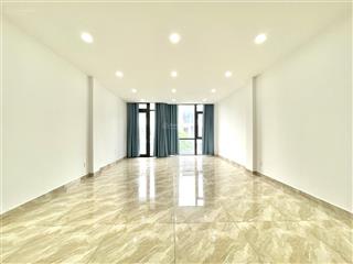 Văn phòng 40m2  có ban công, thang máy, máy lạnh, hầm để xe  giá tốt 7.5 triệu/th