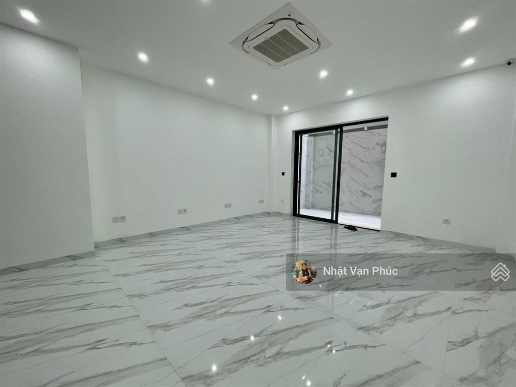 Mặt bằng tầng trệt dt 5x22m, giá 10 triệu/th, có hầm để xe  tại vạn phúc city