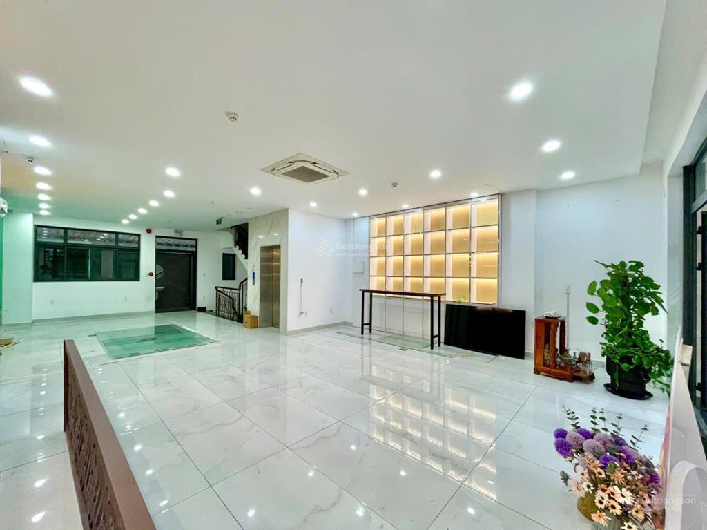 Mặt bằng tầng trệt dt 5x22m, giá 10 triệu/th, có hầm để xe  tại vạn phúc city