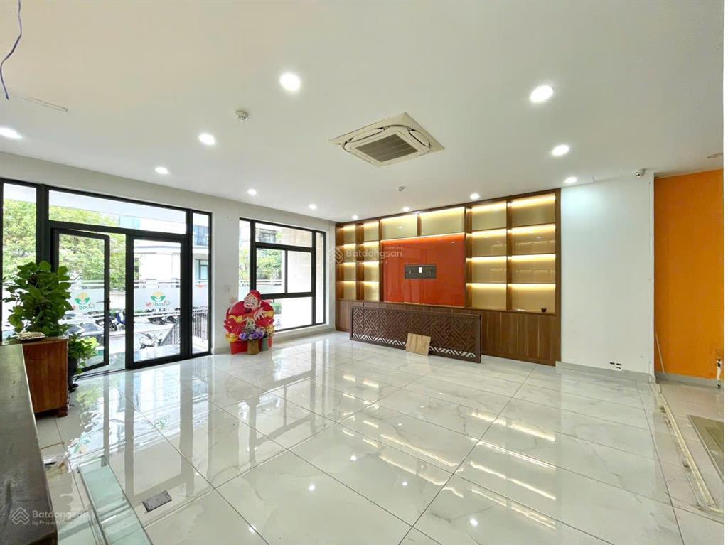 Mặt bằng tầng trệt dt 5x22m, giá 10 triệu/th, có hầm để xe  tại vạn phúc city