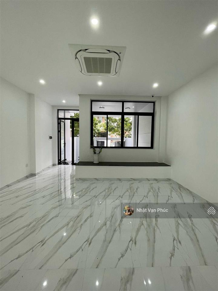 Mặt bằng tầng trệt dt 5x22m, giá 10 triệu/th, có hầm để xe  tại vạn phúc city