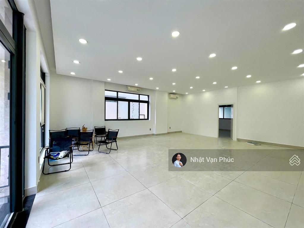 Mặt bằng tầng trệt dt 5x22m, giá 10 triệu/th, có hầm để xe  tại vạn phúc city