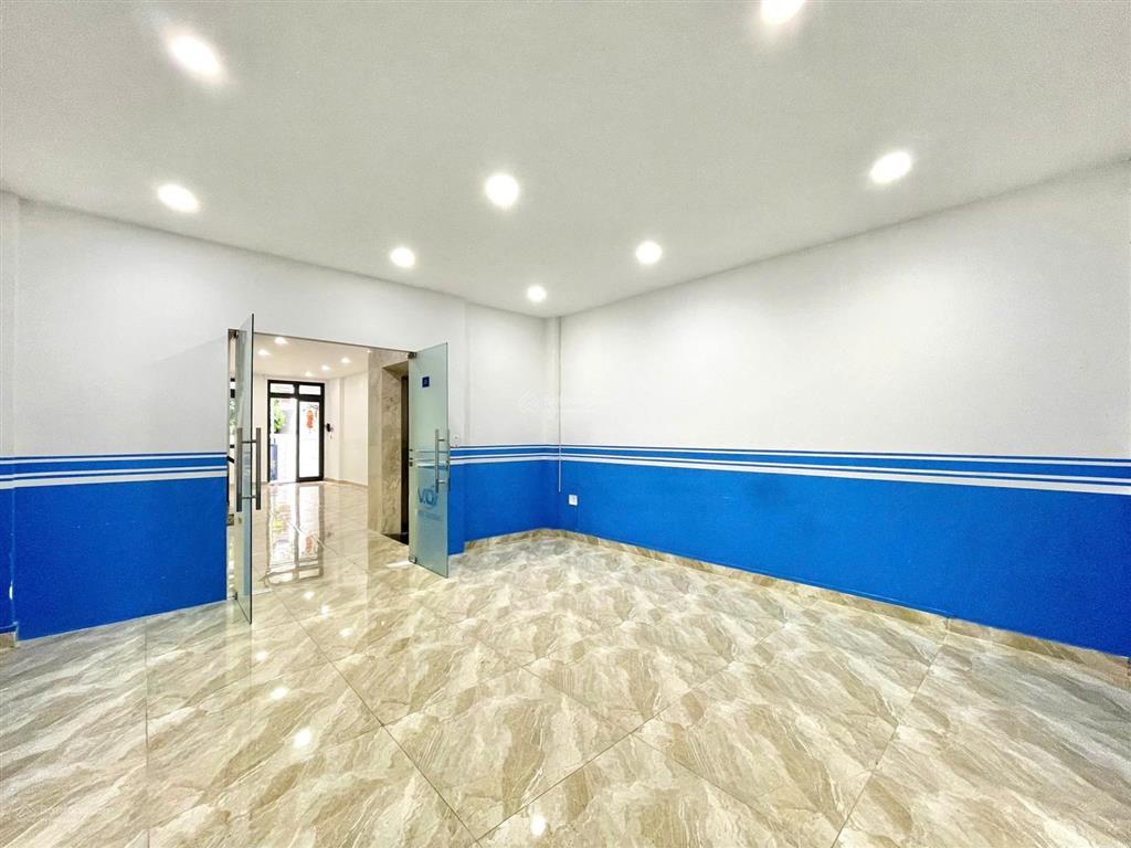 Mặt bằng tầng trệt 5x20m giá chỉ 11 triệu/tháng, có thang máy, hầm xe  tại vạn phúc city