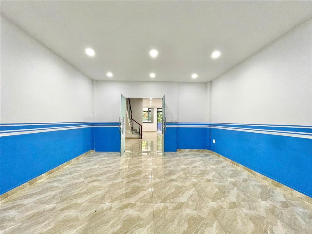 Mặt bằng tầng trệt 5x20m giá chỉ 11 triệu/tháng, có thang máy, hầm xe  tại vạn phúc city