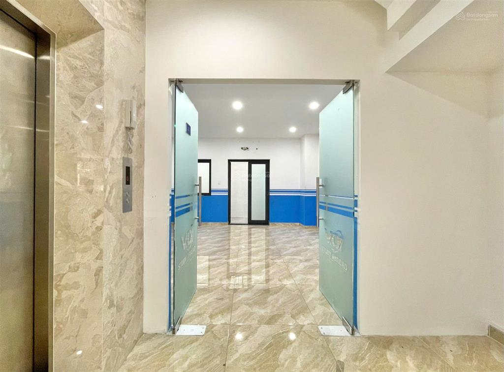 Mặt bằng tầng trệt 5x20m giá chỉ 11 triệu/tháng, có thang máy, hầm xe  tại vạn phúc city