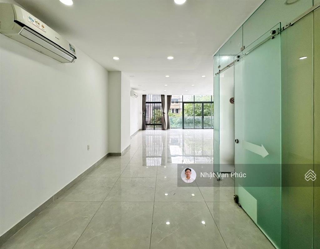 Tòa nhà văn phòng  cho thuê tầng 2  7x12m sàn, có thang máy, hầm xe chỉ 11 tr/th  kđt vạn phúc