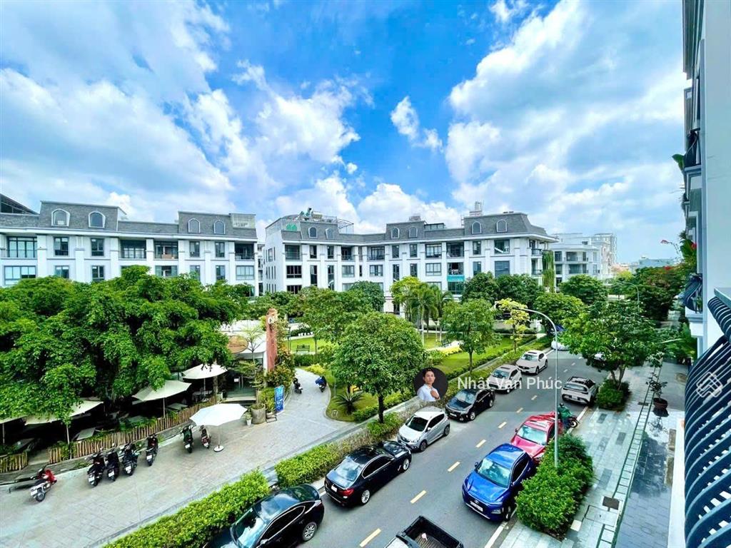 Tầng 02 view công viên 7x17m sàn giá chỉ 13 triệu/th, có thang máy, máy lạnh, hầm để xe