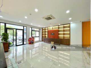 Tầng trệt 7x20m đối diện công viên coffee, có thang máy, máy lạnh, hầm để xe, giờ giấc thoải mái