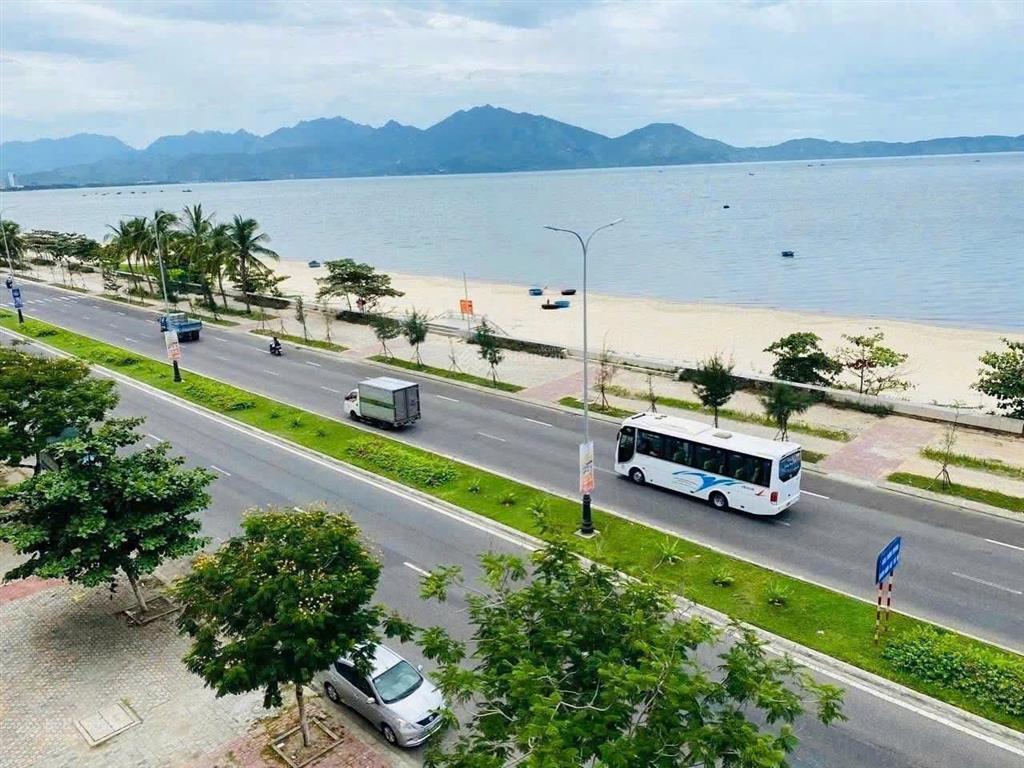 Chính chủ cần chuyển nhượng nhanh 3 lô mặt tiền biển nguyễn tất thành 375m2  giá sập hầm 135tr/m2