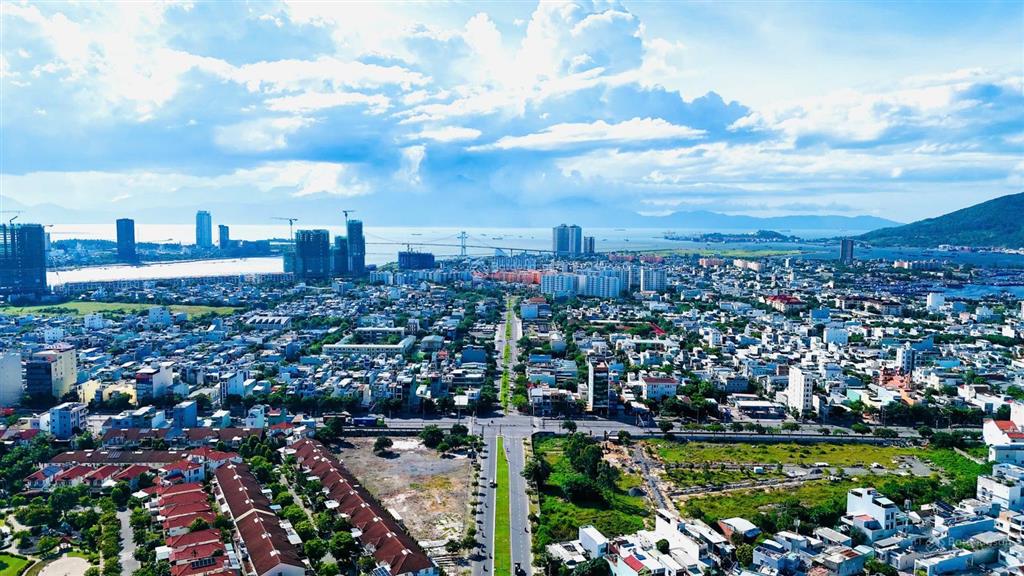 Bất động sản nằm giữa huyết mạch sông & biển tuyến đường trần nhân tông 6 làn đường ôtô. giá 10tỷ4
