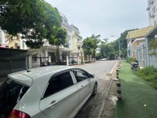 Bán gấp biệt thự đơn lập kđt dịch vọng. 210m2  4 tầng. mt 14m. kinh doanh.