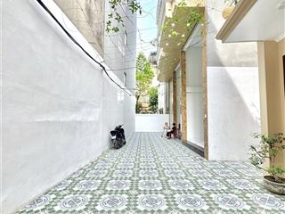Bán nhà đường khương đình. 6 tầng xây mới. thang máy. thông sàn.