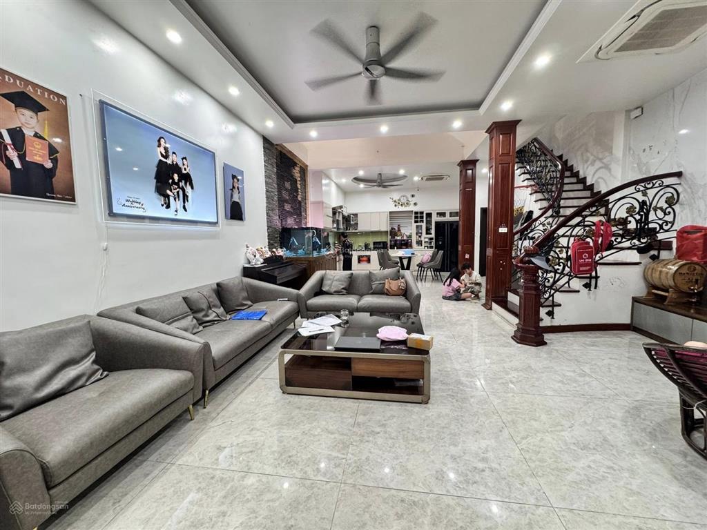 Bán gấp nhà mặt ngõ thông đường khương đình. 115m2  4 tầng. gần đường ô tô tránh