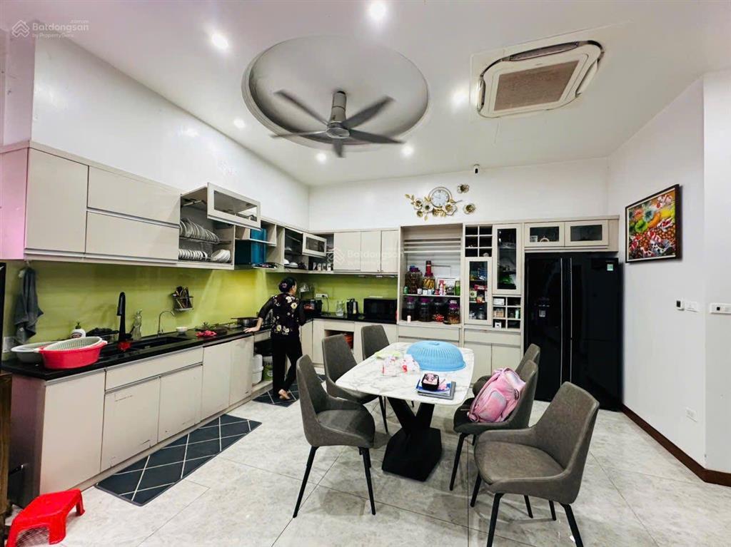 Bán gấp nhà mặt ngõ thông đường khương đình. 115m2  4 tầng. gần đường ô tô tránh