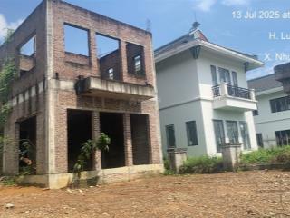 Một vốn bốn lời là đây chứ đâu ạ, sẵn biệt thự 2 tầng xây thô chỉ việc hoàn thiện