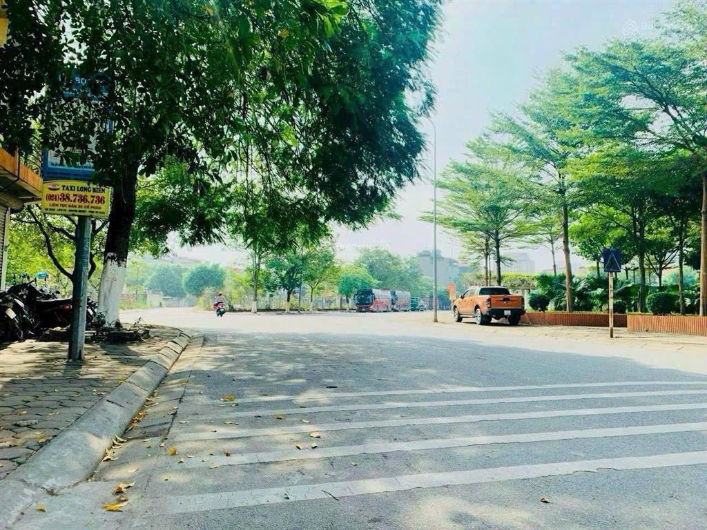 Hoa hậu đẹp nhất khu nhà mặt phố 7 tầng thang máy xây thô khu giang biên lb kinh doanh đỉnh 75m2