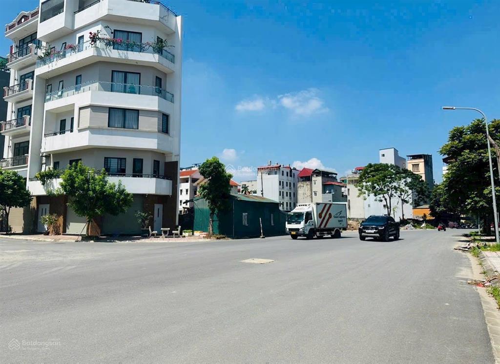 Sát lô góc 2 mặt tiền trục đường sát vườn hoa công viên, hót nhất tdc ngọc thụylb đường 14m vỉa hè