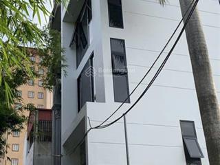 Nhà đẹp giang biên  long biên  7 tầng thang máy.
đầy đủ nội thất phòng khách  view hồ thoáng mát