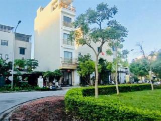 Tdc giang biên  việt hưng ô tô tránh  vỉa hè 3m. chỉ 9 tỷ còn bớt  nhanh tay thì còn