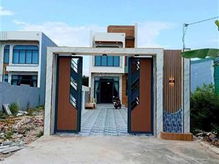 Bán nhà đẹp sang trọng mt đg hl14 vị trí vip kd ngay công viên dt 212m2 có 3pn pk 3wc long điền