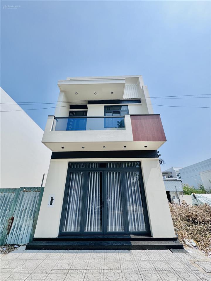 Nhà mặt tiền kdc nam an hòa cập bên đường lê hồng phong