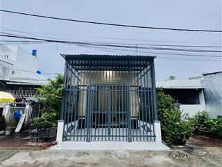 Nhà mặt tiền khu thu nhập thấp giá bằng nhà hẻm