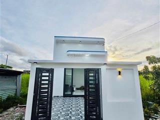 Nhà mặt tiền ngô thì sỹ tặng hệ thống điện năng lượng mặt trời