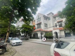 Bán đất biệt thự ngõ 40 phố xuân la, khu tổ hợp liền kề, bt, 330m2, lô góc, giá đầu tư, 300tr/m2.