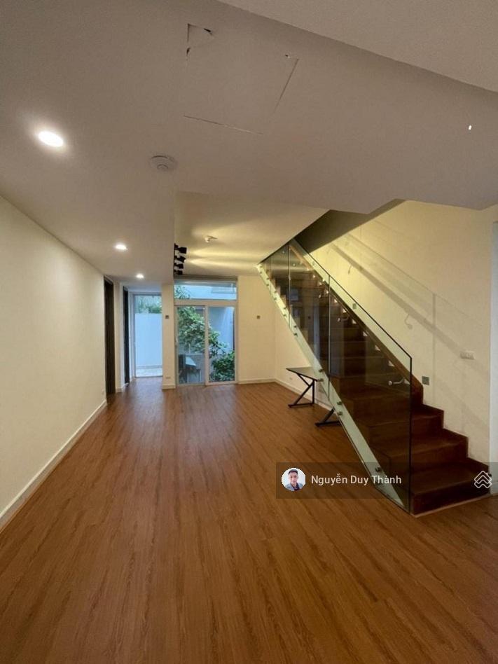 Bán bt golden westlake 151 phố thụy khuê, 170m2, 4 tầng, gara ô tô, sân vườn, bv 24/24, giá 71.5tỷ