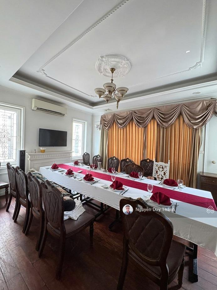 Bán bt mặt phố đào tấn, ba đình, 280m2,mt15m, hàng độc bản sân vườn lô góc, oto 3 mặt thoáng, 210tỷ