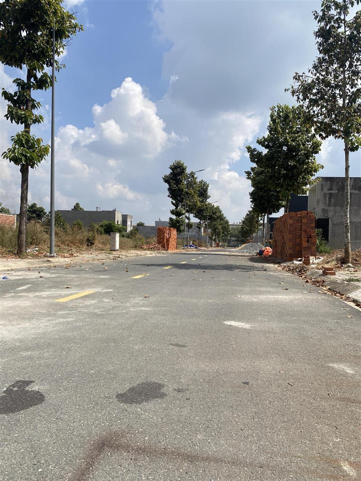 Giá chỉ 2 tỷ 750 nhà 1 trệt 1 lầu 3 phòng ngủ tại tân uyên