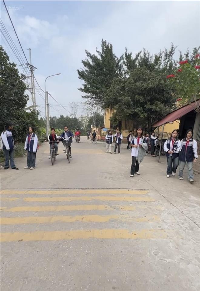 Bán lô góc đẹp tại phúc thọ, đường ô tô thông các ngả, ngay trường học, trục làng, hơn 2 tỷ