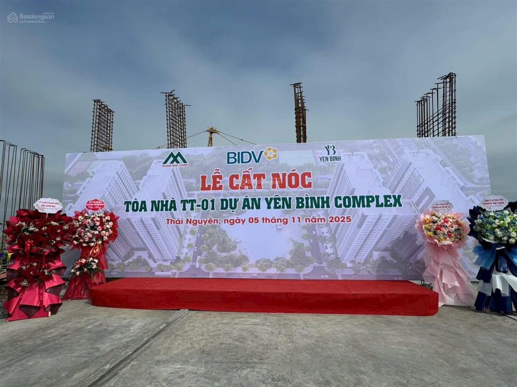 Bán gấp.. . căn hộ 2pn 67m2 view hồ hướng nam giá 22tr/m2  mua là lãi