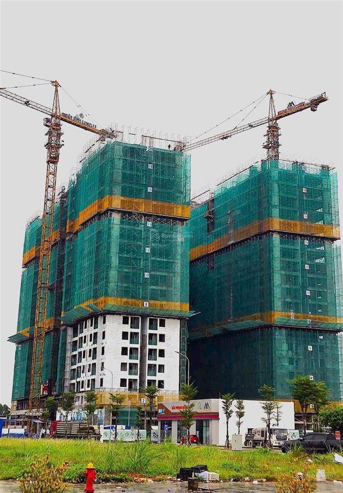 Bán gấp.. . căn hộ 2pn 67m2 view hồ hướng nam giá 22tr/m2  mua là lãi