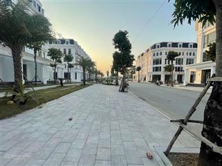 Bán căn liền kề xẻ khe siêu hiếm tại dự án, mặt tiền 6m view thoáng đẹp, giá chỉ 290tr/m2