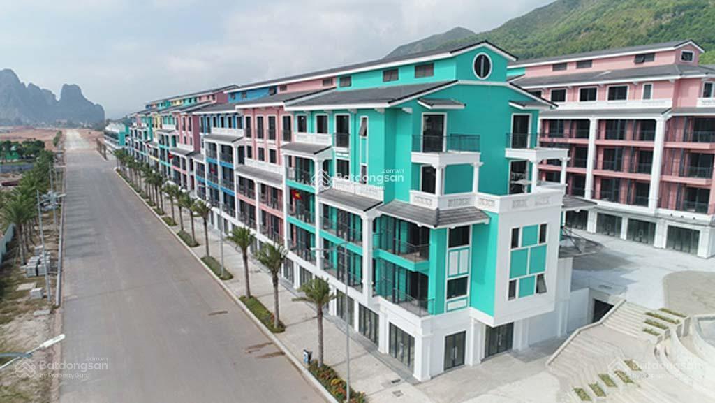Chính chủ gửi bán 2 shophouse sonasea vân đồn, đối diện khách sạn, dt 100m2, trục đường chính