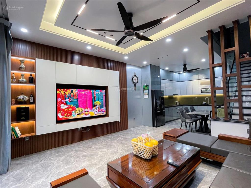 Bán gấp nhà riêng dân xây quang tiến đại mỗ, dt 52m2 x 4 tầng, trước nhà đường rộng 10m, giá 9.4 tỷ