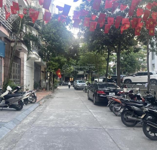 Bán gấp nhà riêng dân xây quang tiến đại mỗ, dt 52m2 x 4 tầng, trước nhà đường rộng 10m, giá 9.4 tỷ