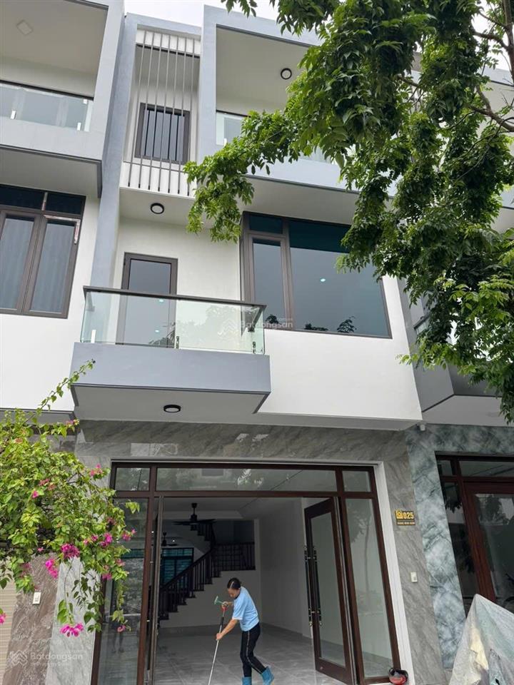 Bán nhà 3 tầng kđt kosy lào cai, nhà mới xây đẹp lung linh, đang đợi sổ 0975 676 *** xem nhà