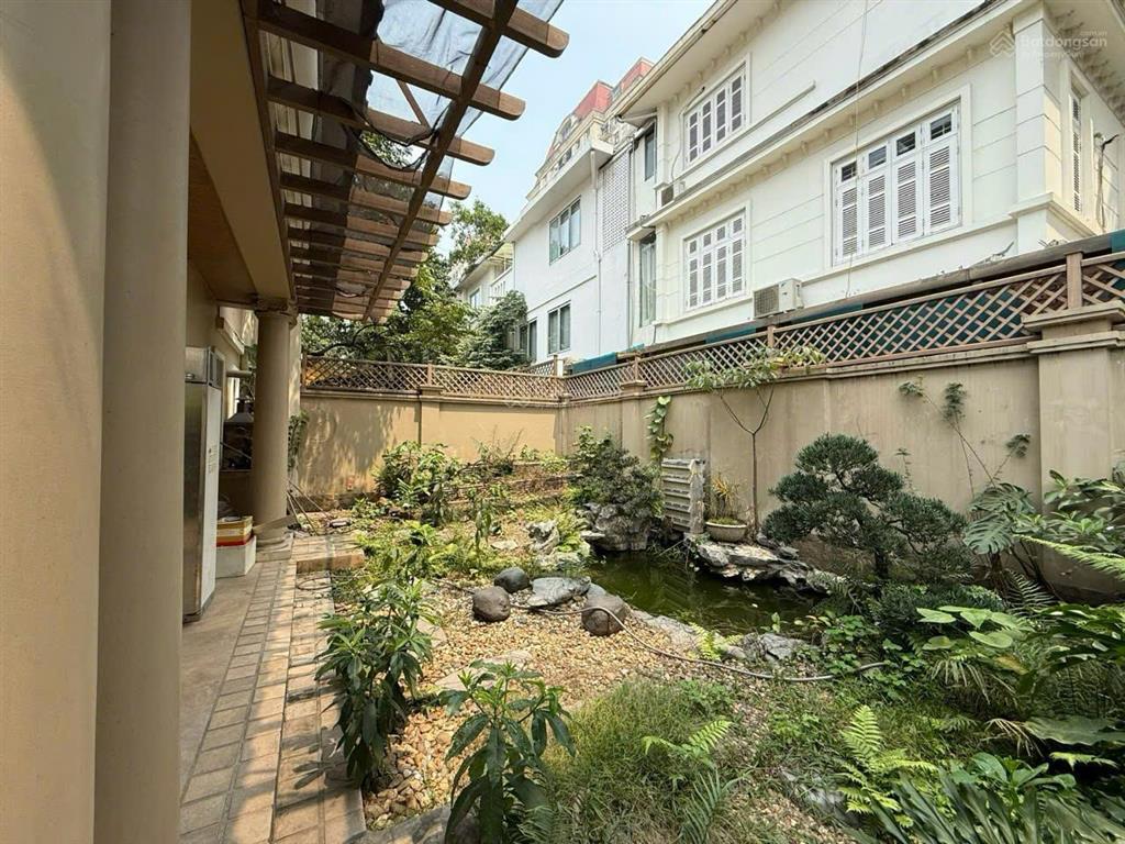 Bán biệt thự vip lô góc ciputra hà nội .  0972 362 ***