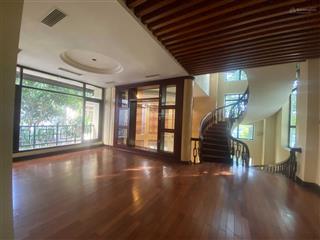 Chính chủ bán đơn lập c2 ciputra, căn góc duy nhất 4 mặt thoáng, dt 638m2.  0966 998 ***