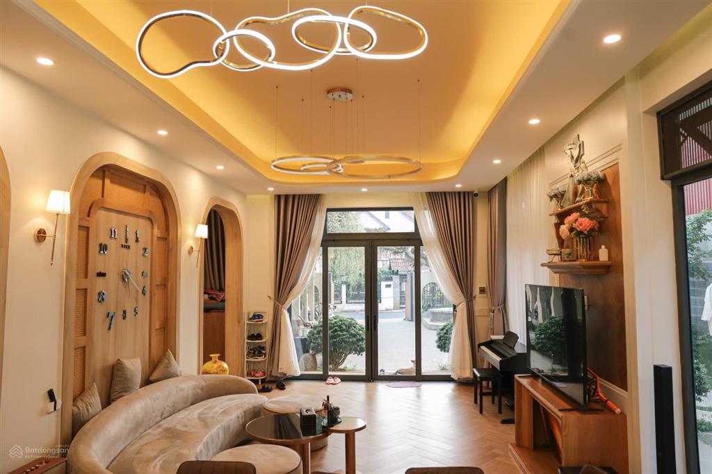 Cần ra gấp hạ giá 22 tỷ hạ tiếp còn 17,5 tỷ bán nhà biệt thự 453m2, view đẹp tại lô 90, đức trọng