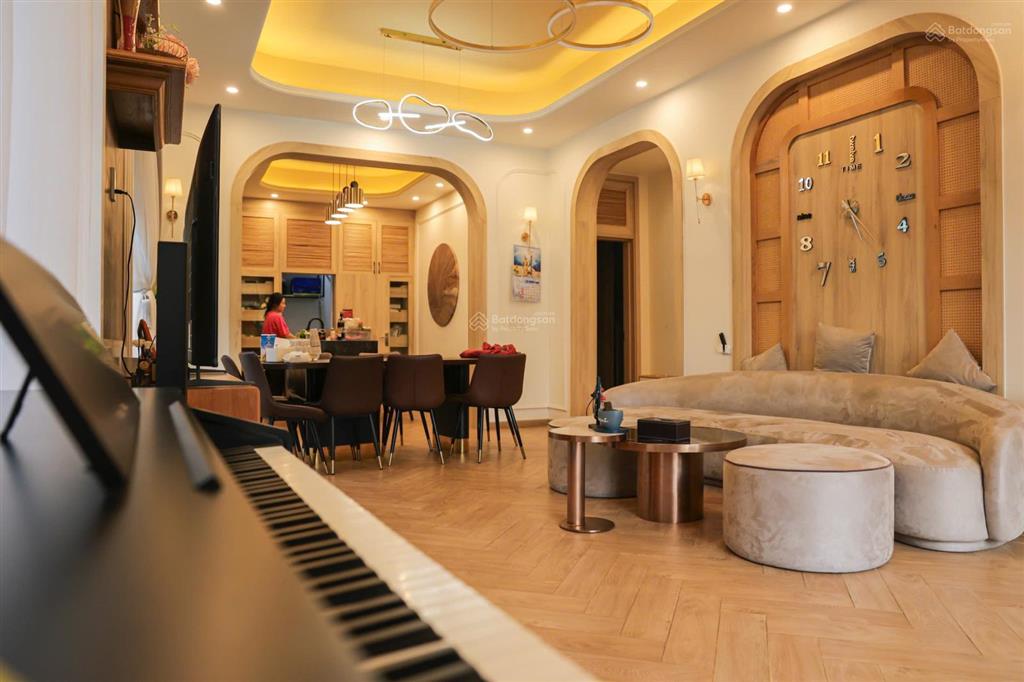 Cần ra gấp hạ giá 22 tỷ hạ tiếp còn 17,5 tỷ bán nhà biệt thự 453m2, view đẹp tại lô 90, đức trọng