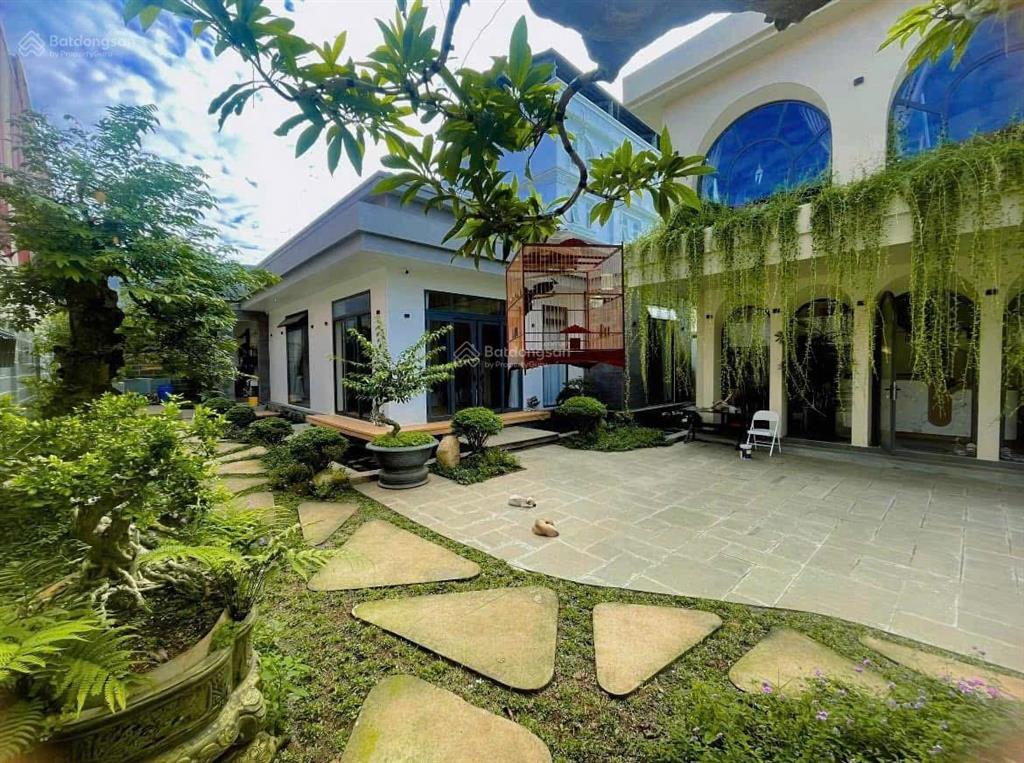 Cần ra gấp hạ giá 22 tỷ hạ tiếp còn 17,5 tỷ bán nhà biệt thự 453m2, view đẹp tại lô 90, đức trọng