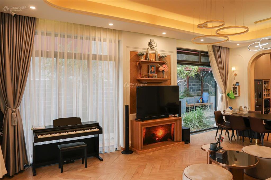 Cần ra gấp hạ giá 22 tỷ hạ tiếp còn 17,5 tỷ bán nhà biệt thự 453m2, view đẹp tại lô 90, đức trọng