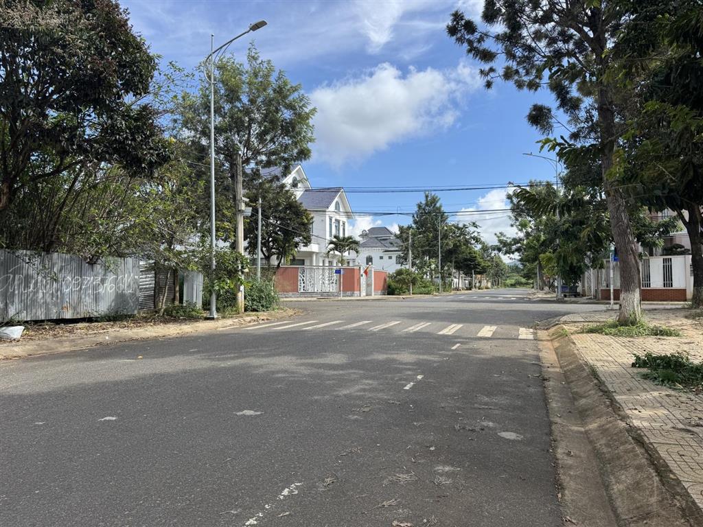 Bán lô biệt thự nghỉ dưỡng lô 90 đức trọng, lâm đồng, giá tốt 7,8 tỷ , 300m2