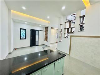 Nhà mới xây 100% góc 2 mtnb đường 10m  5,2 x 15,35m nở hậu 6,25m 4t thông ra tên lửa chỉ 1 phút