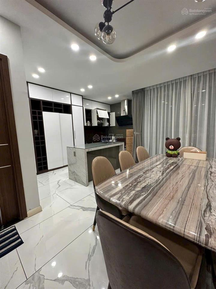 Đối diện công viên! có thang máy! nhà đẹp mt 16m khu tên lửa 6 x 21,5m, 5 tầng