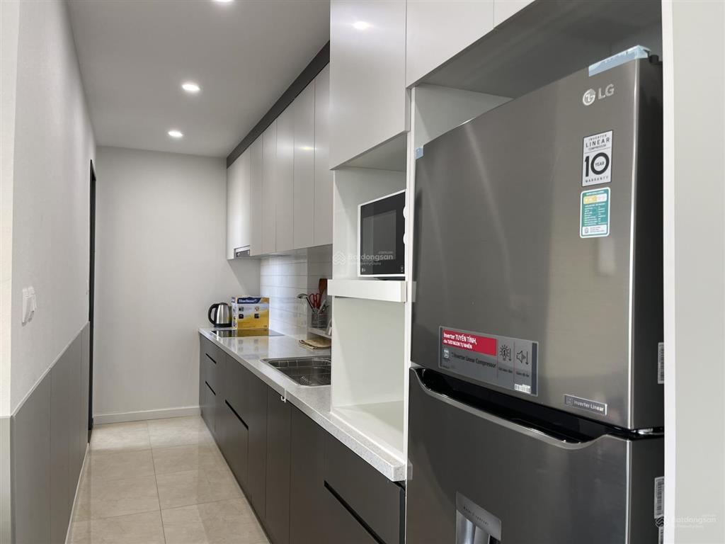 Bán 1 ngủ view hồ tại vinhomes d'capitale. giá 5.5 tỷ bao phí, full đồ. căn 1 ngủ siêu hiếm