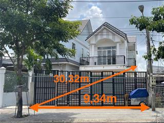 Nhà đường mặt tiền đường nguyễn văn lộng, kết cấu 1 trệt 1 lầu, 250 m2.